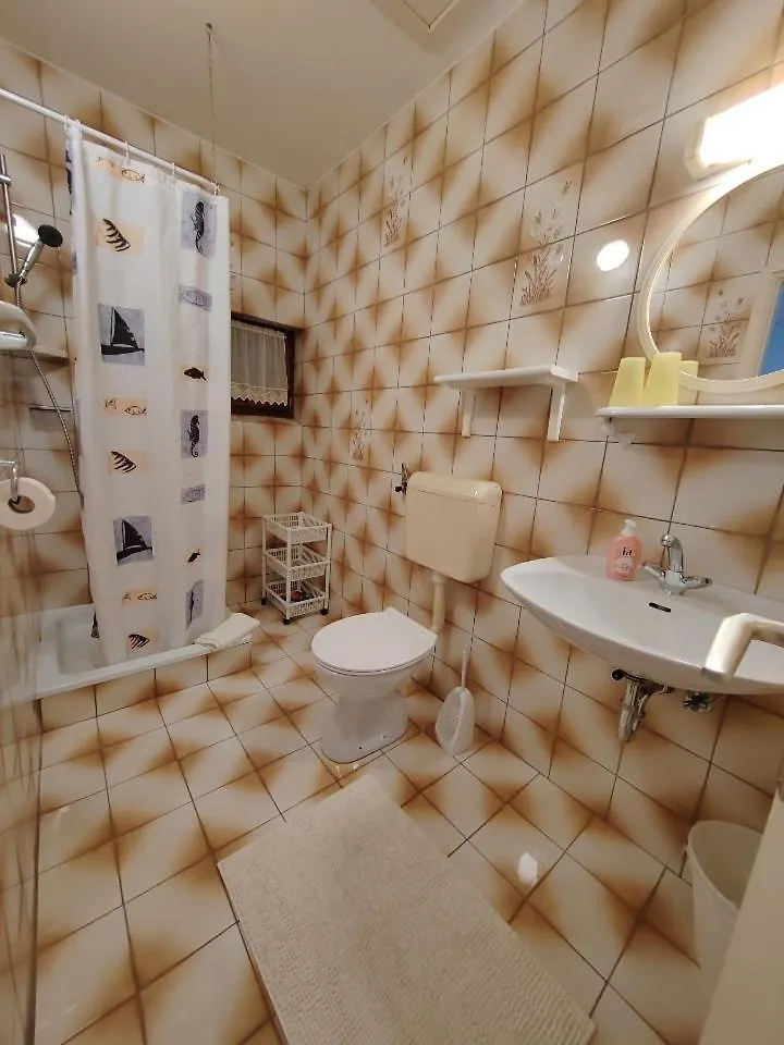 Room'S Brica Barbat na Rabu